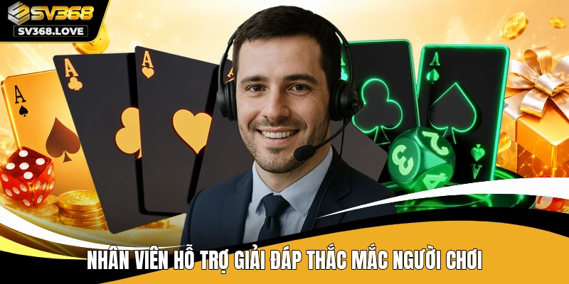 Nhân viên hỗ trợ giải đáp thắc mắc người chơi